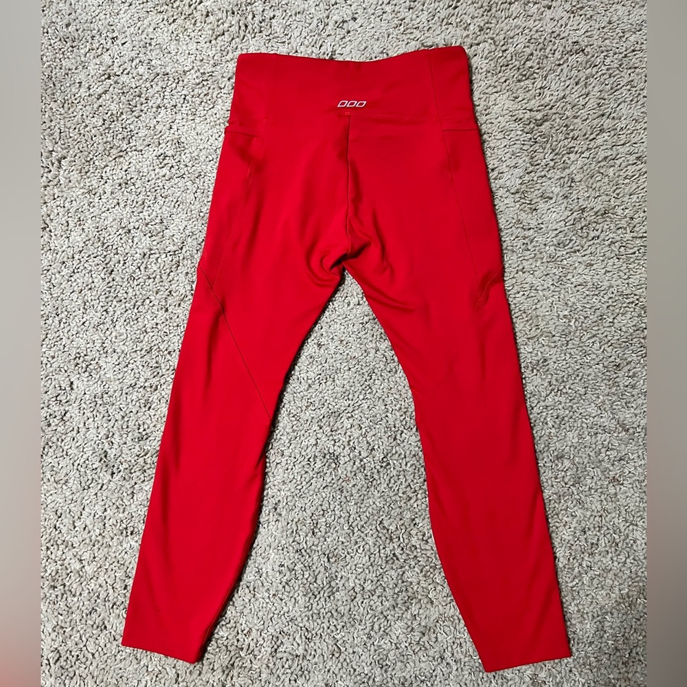 Lorna Jane Capri Never-worn! With side pockets and wide elastic waist!